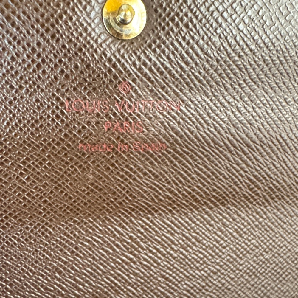 Louis Vuitton Wallet with Button Closure - Picture 2 of 13